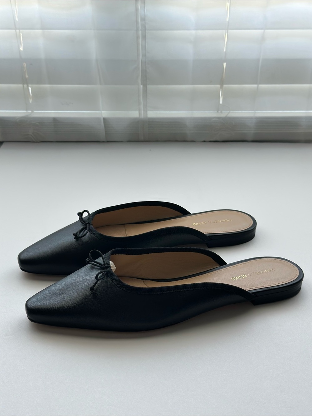 Veronica Beard Black Leather Pointed Toe Mule Flats Bow Detail Size 10